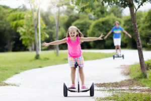 Kind auf dem Hoverboard